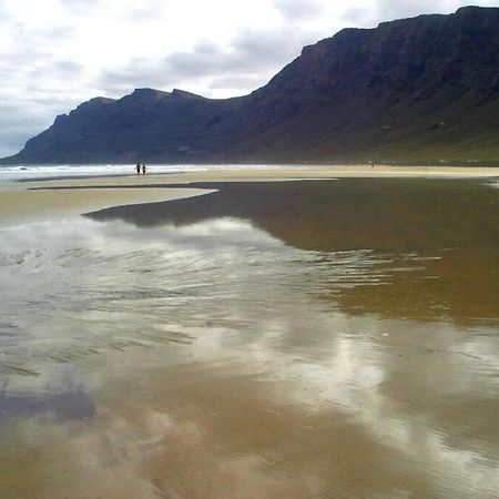 Apartamento El Coral Famara Buitenkant foto